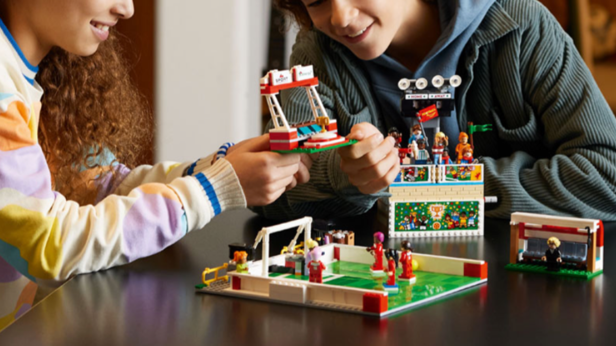 LEGO women’s football set 40634 Icons of Play available now
