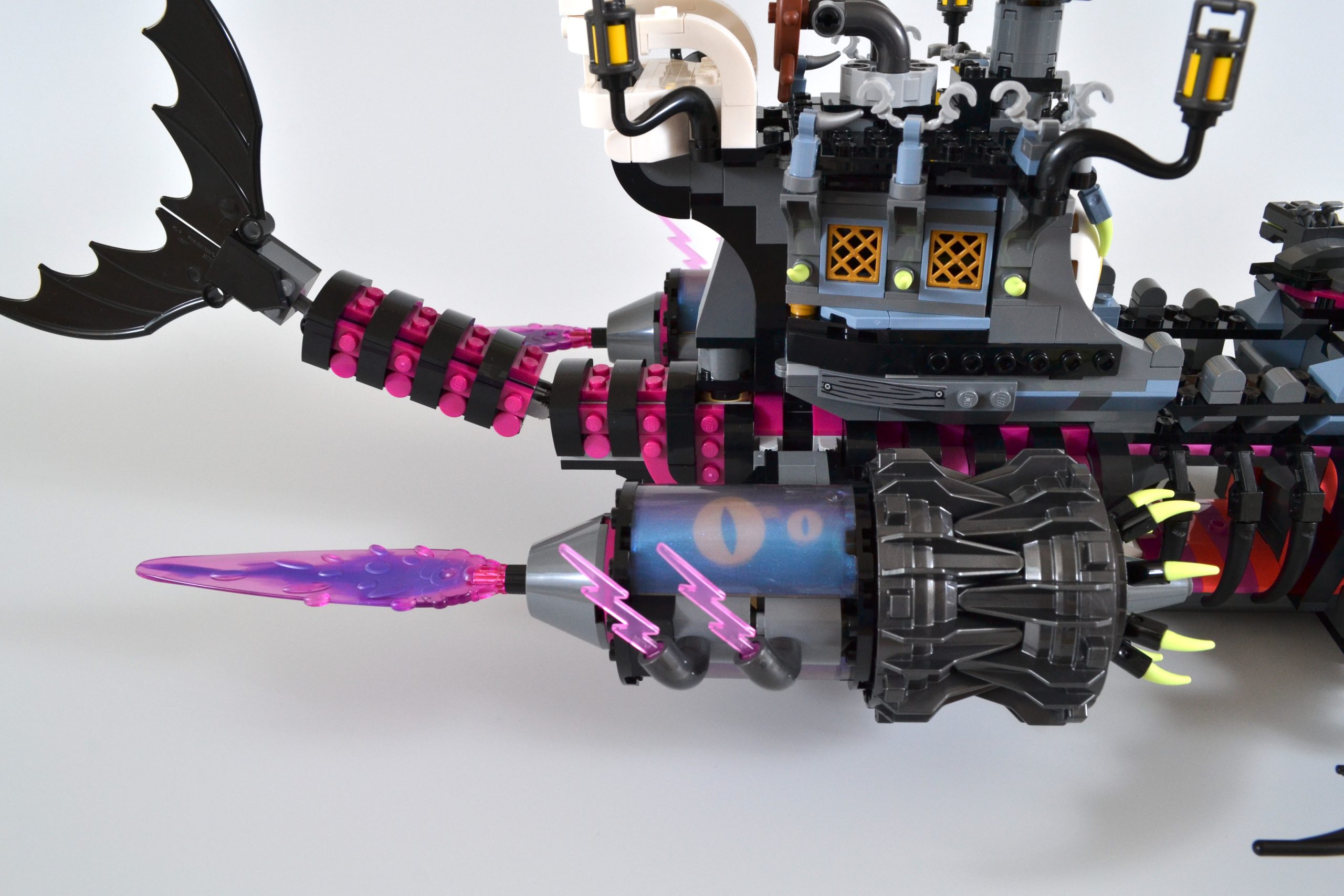 LEGO DREAMZzz 71469 Nightmare Shark Ship review