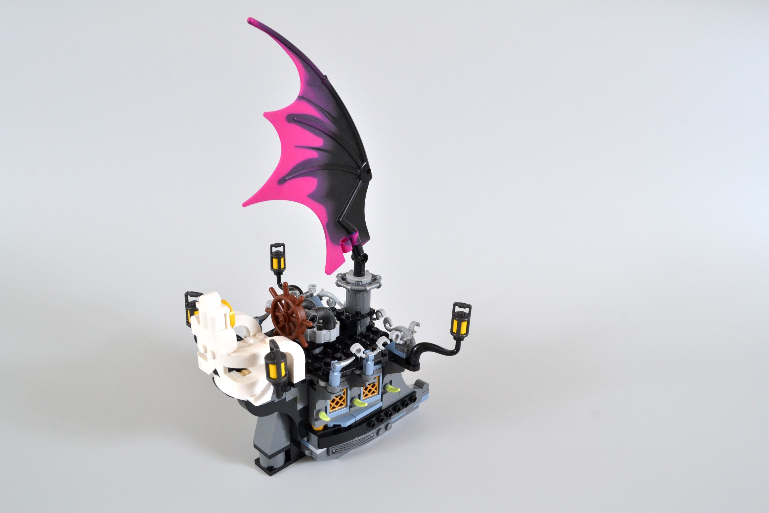 LEGO DREAMZzz 71469 Nightmare Shark Ship review