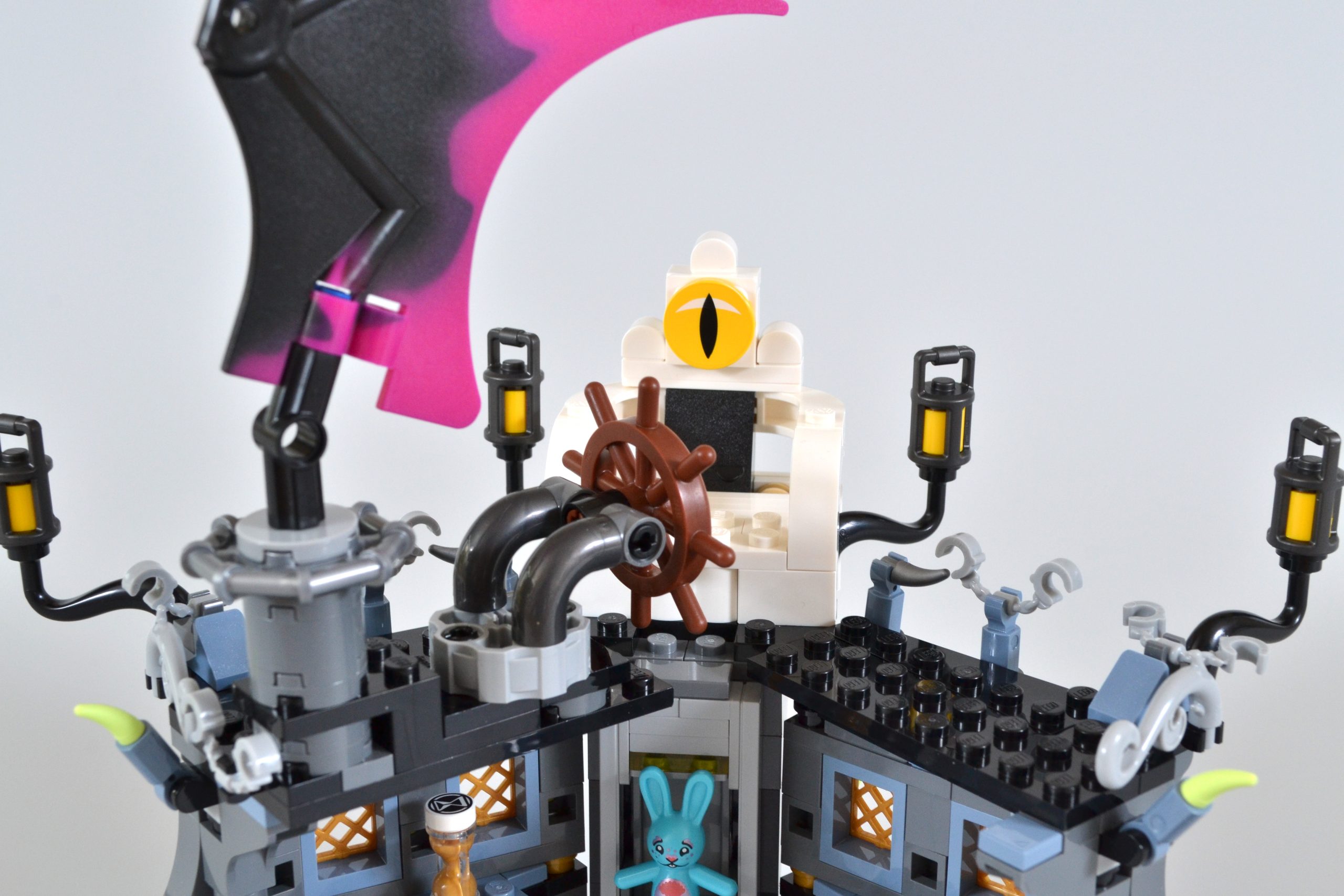 LEGO DREAMZzz 71469 Nightmare Shark Ship review