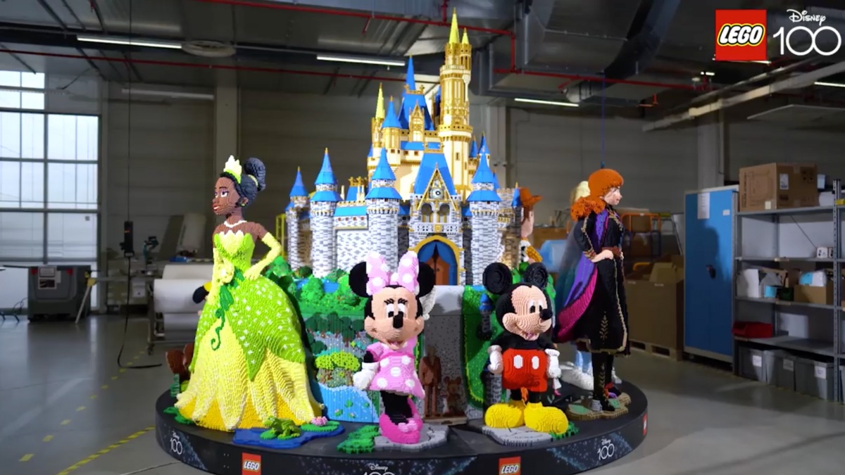 lego-disney-100-supersized-cinderella-s-castle-revealed