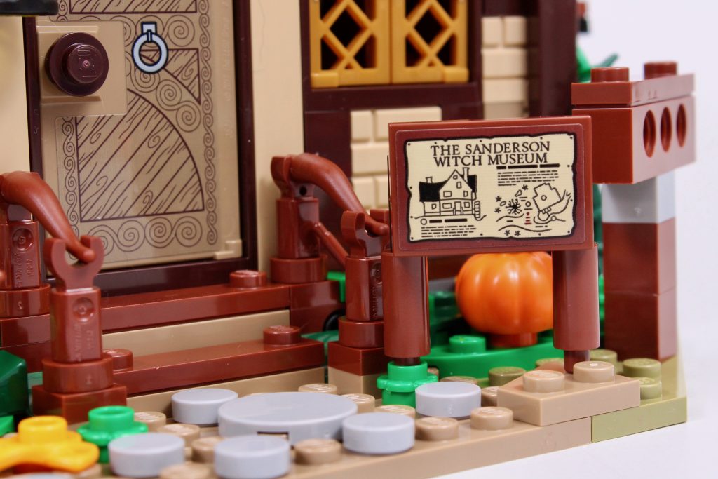 21341 Hocus Pocus: The Sanderson Sisters’ Cottage review