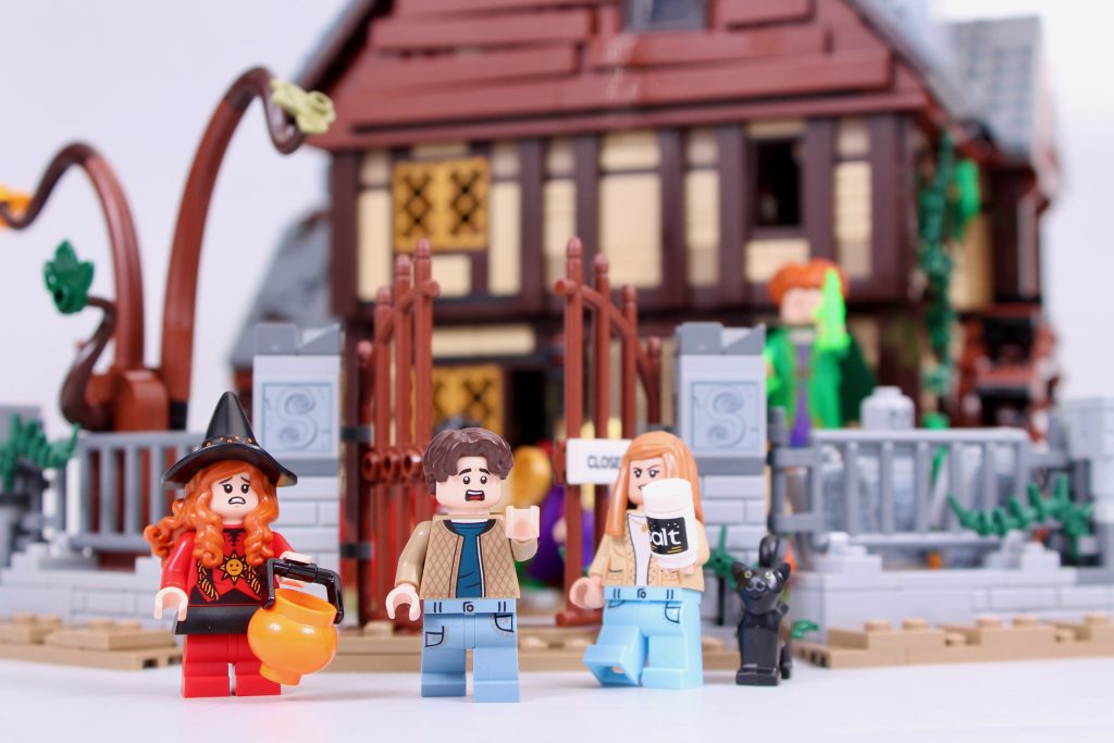 21341 Hocus Pocus: The Sanderson Sisters’ Cottage review