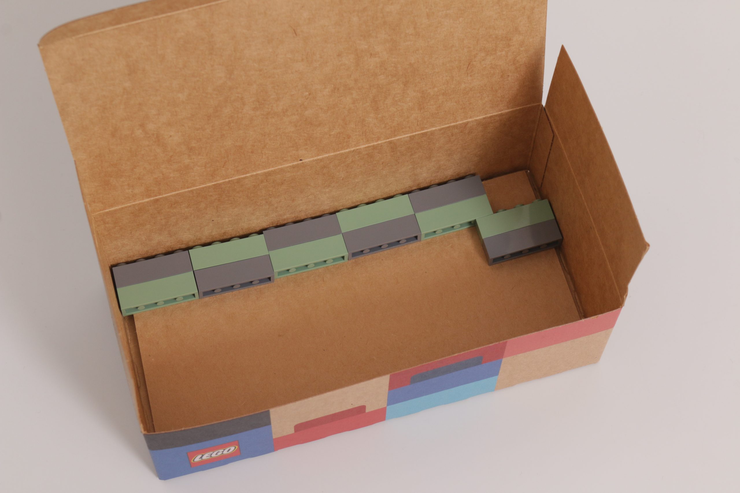 Closer look at LEGO’s new PickaBrick packaging