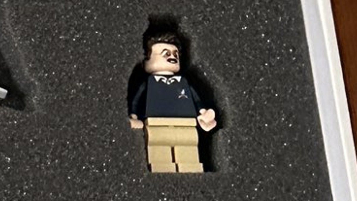 minifigura-lego-ted-lasso-obstaja-e-jo-le-najdete